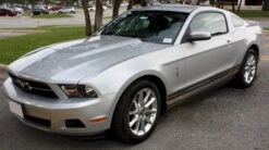 Ford UI Brilliant Silver Basecoat + Reducer Quart (Basecoat Only) Kit