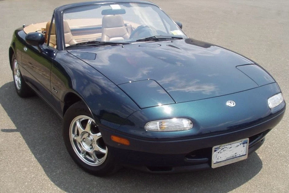 Mazda M8 Montego Blue Basecoat + Reducer Quart (Basecoat Only) Kit 3 Mazda M8 Montego Blue Basecoat + Reducer Quart (Basecoat Only) Kit