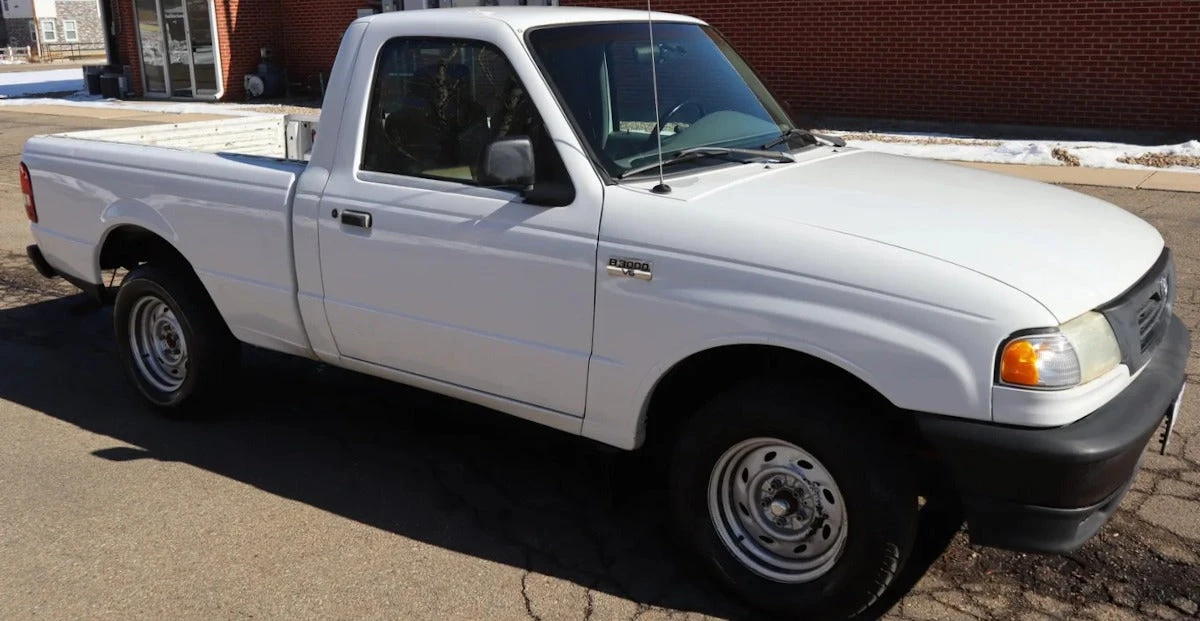 Mazda YO Oxford White Basecoat + Reducer Quart (Basecoat Only) Kit 3 Mazda YO Oxford White Basecoat + Reducer Quart (Basecoat Only) Kit